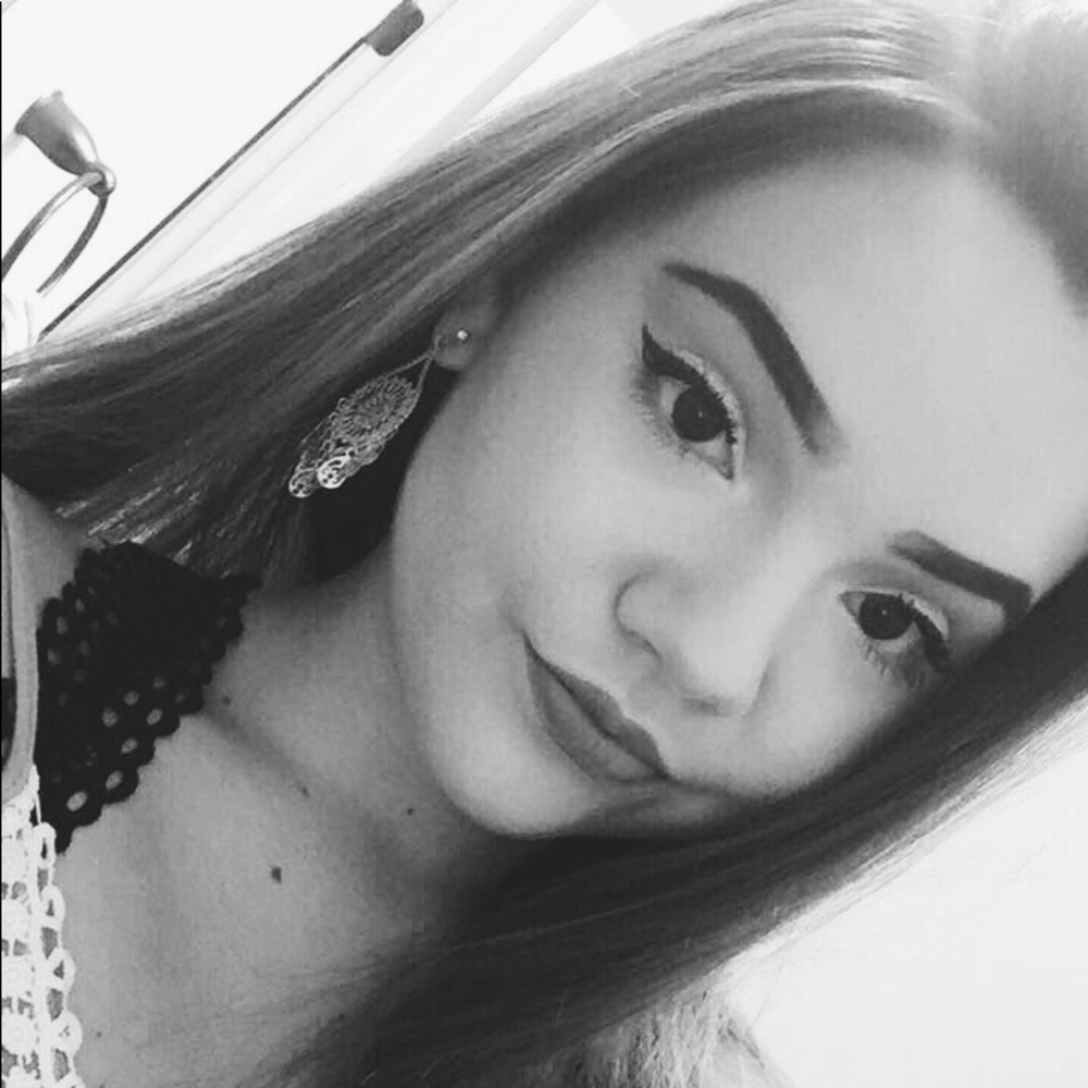 Meet your Posher, Casey